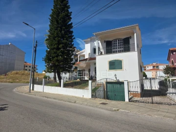 Moradia T4 para Venda em Nossa Sra de Fatima