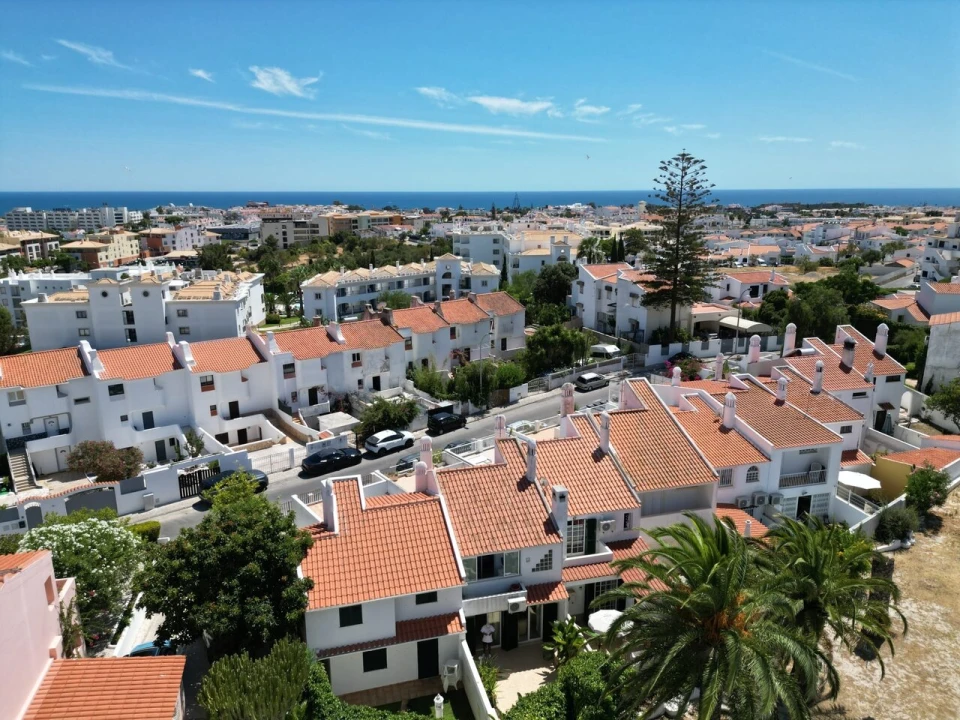 Moradia T2 para Venda em Albufeira e Olhos de Água Foto 1