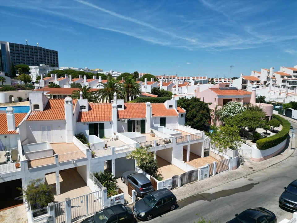 Moradia T2 para Venda em Albufeira e Olhos de Água Foto 2