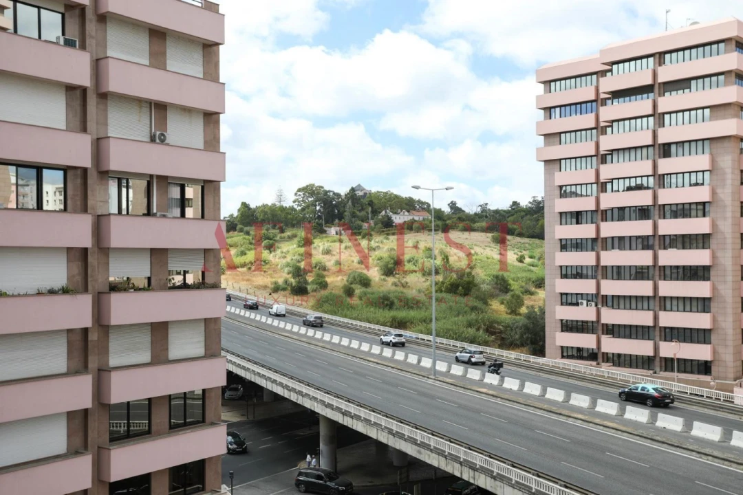 Apartamento T4 para Arrendamento em São Domingos de Benfica Foto 9