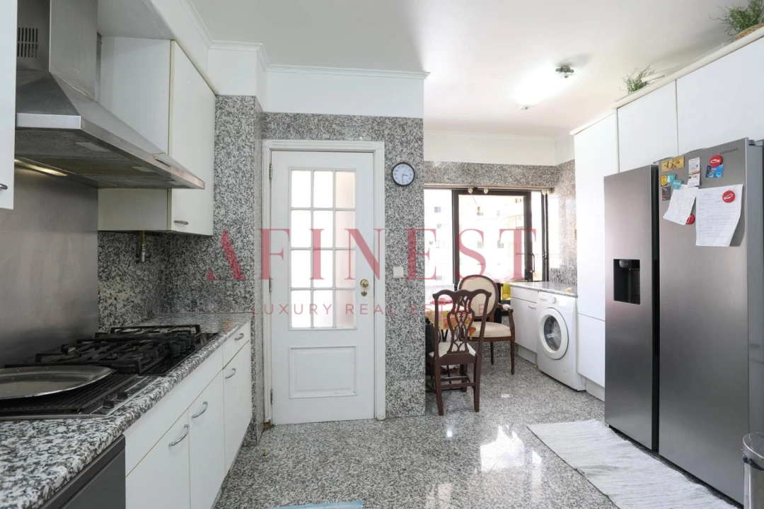 Apartamento T4 para Arrendamento em São Domingos de Benfica Foto 4