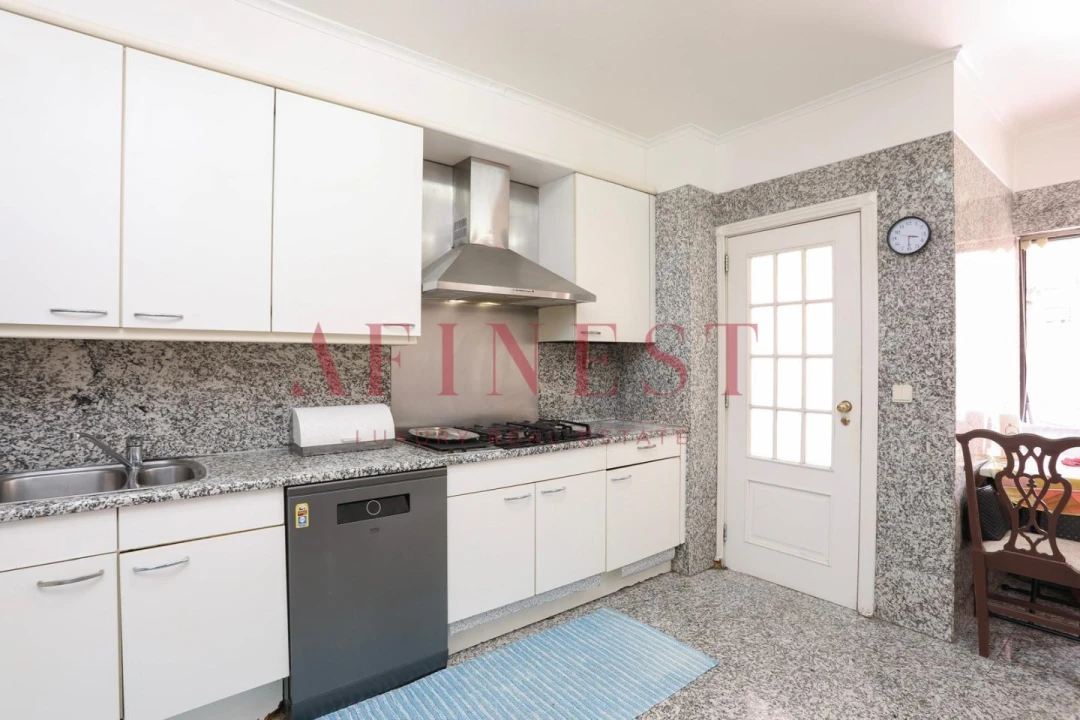 Apartamento T4 para Arrendamento em São Domingos de Benfica Foto 6