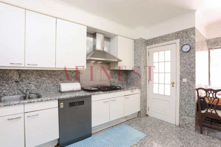 Apartamento T4 para Arrendamento em São Domingos de Benfica Foto 6