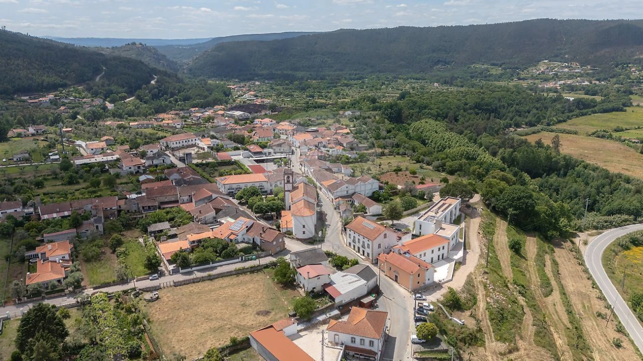 Moradia T4 para Venda em Vila Nova do Ceira Foto 22