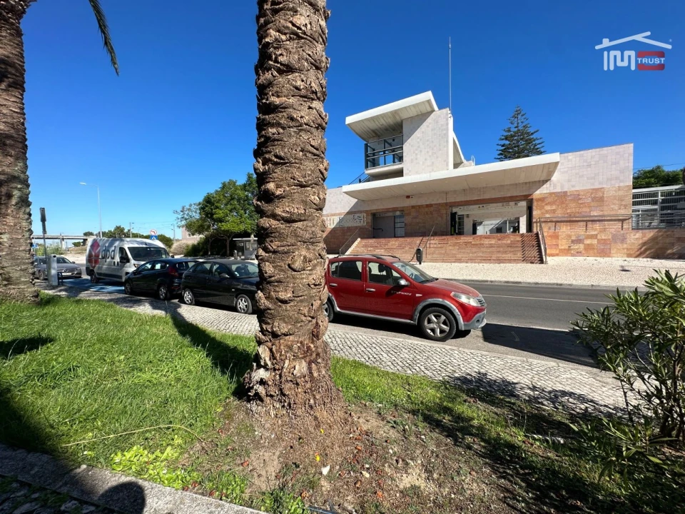 Loja para Arrendamento em Alhos Vedros Foto 4