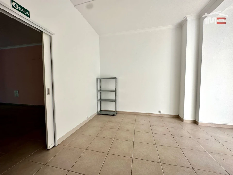 Loja para Arrendamento em Alhos Vedros Foto 17