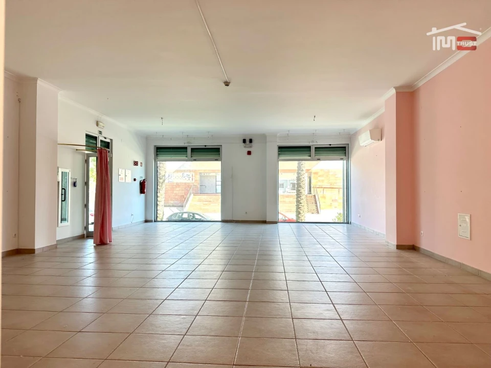 Loja para Arrendamento em Alhos Vedros Foto 7