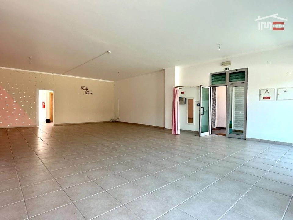 Loja para Arrendamento em Alhos Vedros Foto 2