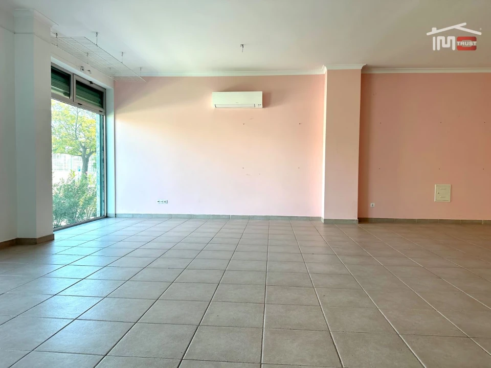 Loja para Arrendamento em Alhos Vedros Foto 5