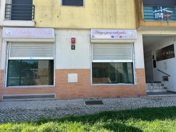 Loja para Arrendamento em Alhos Vedros