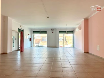 Loja para Arrendamento em Alhos Vedros
