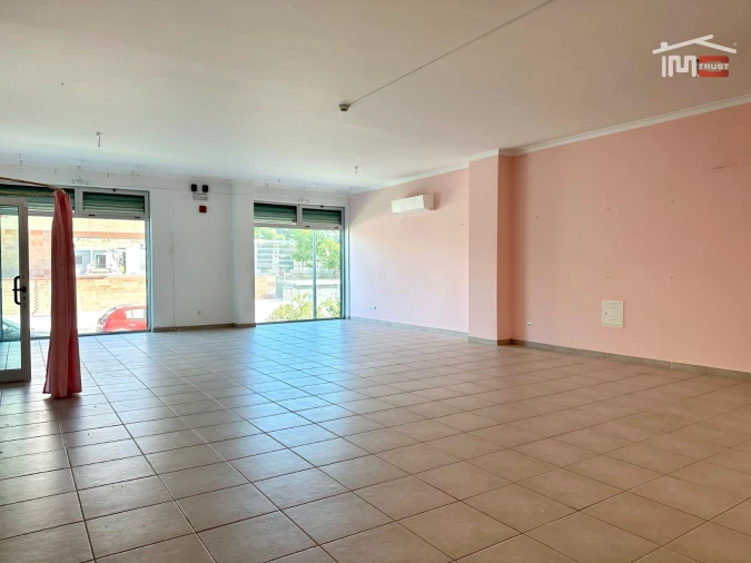 Loja para Arrendamento em Alhos Vedros Foto 3