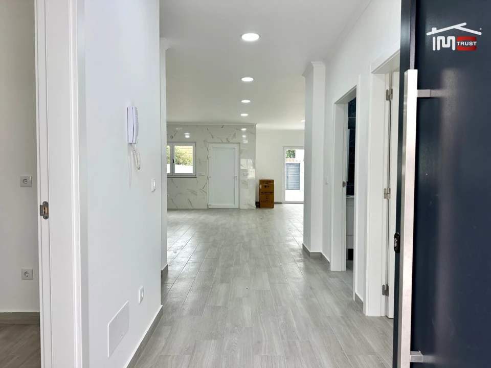 Moradia T4 para Venda em Atalaia e Alto Estanqueiro-Jardia Foto 11