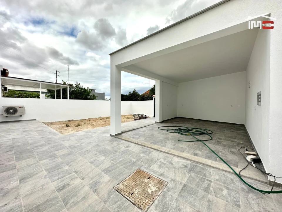 Moradia T4 para Venda em Atalaia e Alto Estanqueiro-Jardia Foto 34