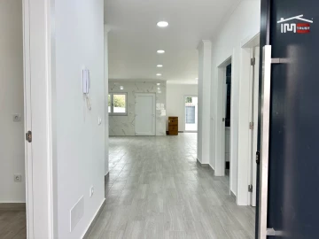 Moradia T4 para Venda em Atalaia e Alto Estanqueiro-Jardia