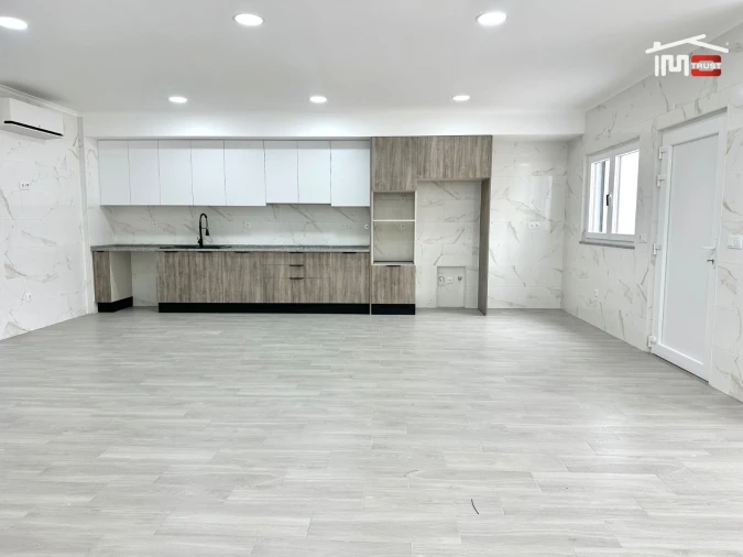 Moradia T4 para Venda em Atalaia e Alto Estanqueiro-Jardia Foto 7
