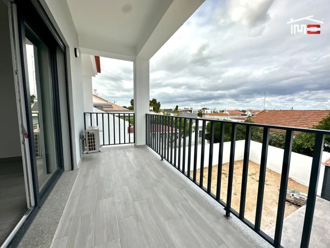 Moradia T4 para Venda em Atalaia e Alto Estanqueiro-Jardia Foto 23