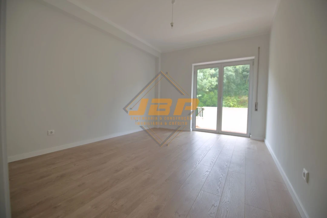 Apartamento T5 para Venda em Alcobaça e Vestiaria Foto 18