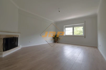 Apartamento T5 para Venda em Alcobaça e Vestiaria