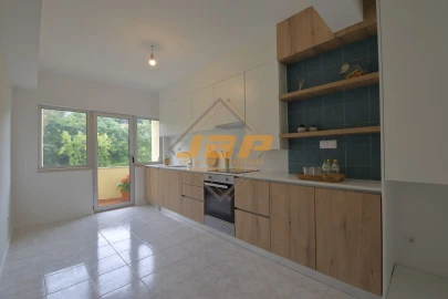 Apartamento T5 para Venda em Alcobaça e Vestiaria