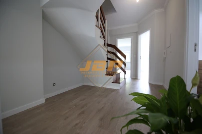 Apartamento T5 para Venda em Alcobaça e Vestiaria