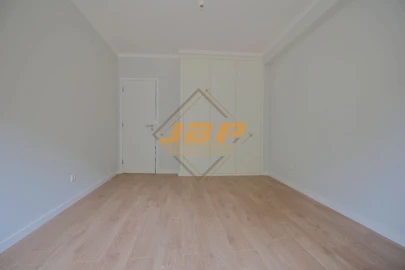 Apartamento T5 para Venda em Alcobaça e Vestiaria