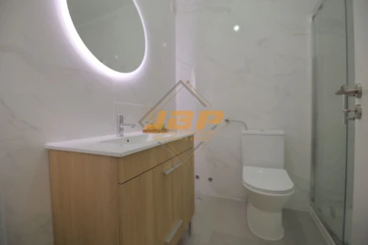 Apartamento T5 para Venda em Alcobaça e Vestiaria