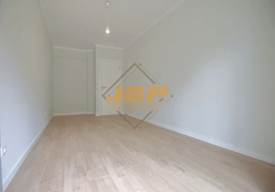 Apartamento T5 para Venda em Alcobaça e Vestiaria