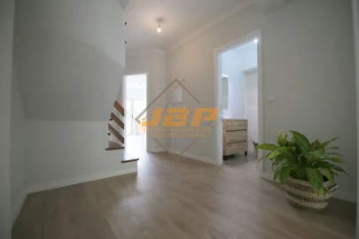 Apartamento T5 para Venda em Alcobaça e Vestiaria