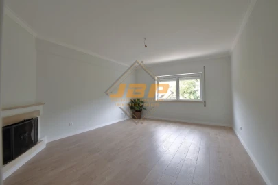 Apartamento T5 para Venda em Alcobaça e Vestiaria