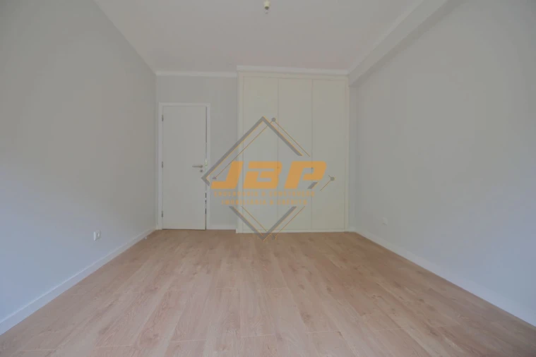 Apartamento T5 para Venda em Alcobaça e Vestiaria Foto 19