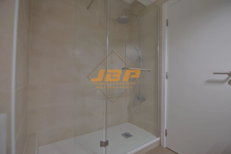 Apartamento T5 para Venda em Alcobaça e Vestiaria Foto 16