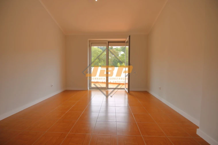 Apartamento T5 para Venda em Alcobaça e Vestiaria Foto 3
