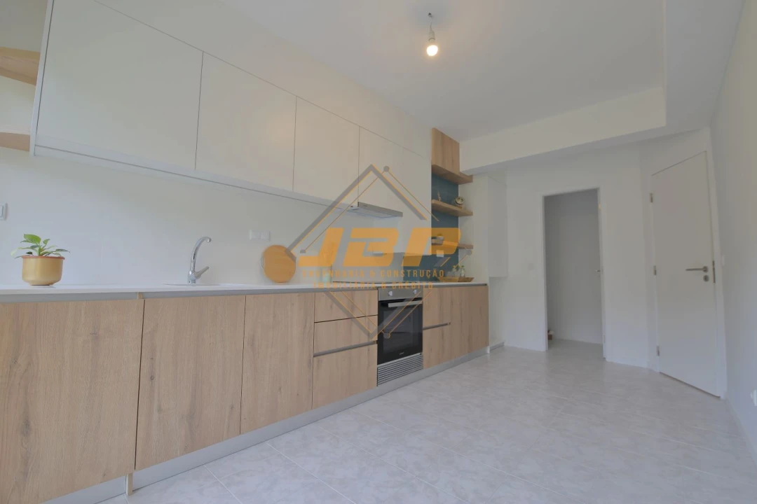 Apartamento T5 para Venda em Alcobaça e Vestiaria Foto 4