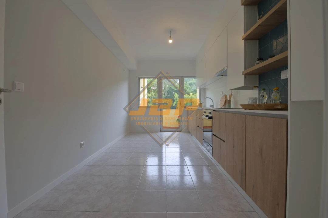 Apartamento T5 para Venda em Alcobaça e Vestiaria Foto 5
