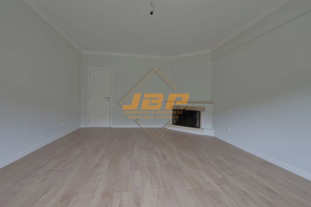 Apartamento T5 para Venda em Alcobaça e Vestiaria Foto 12