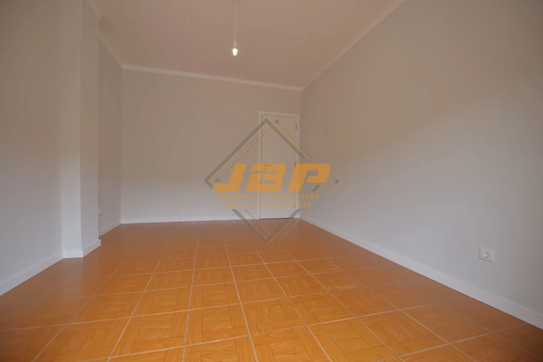 Apartamento T5 para Venda em Alcobaça e Vestiaria Foto 31