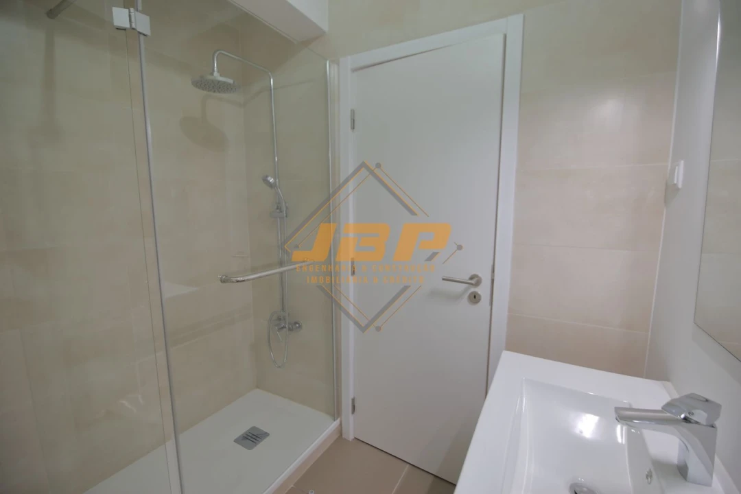 Apartamento T5 para Venda em Alcobaça e Vestiaria Foto 25