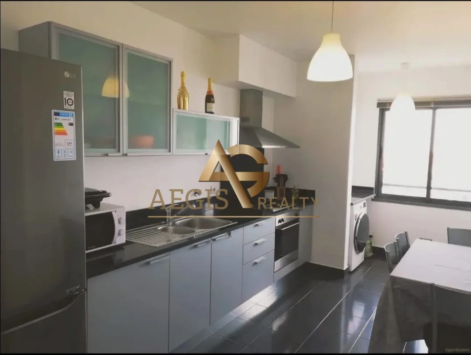 Apartamento T2 para Venda em Caniço Foto 6