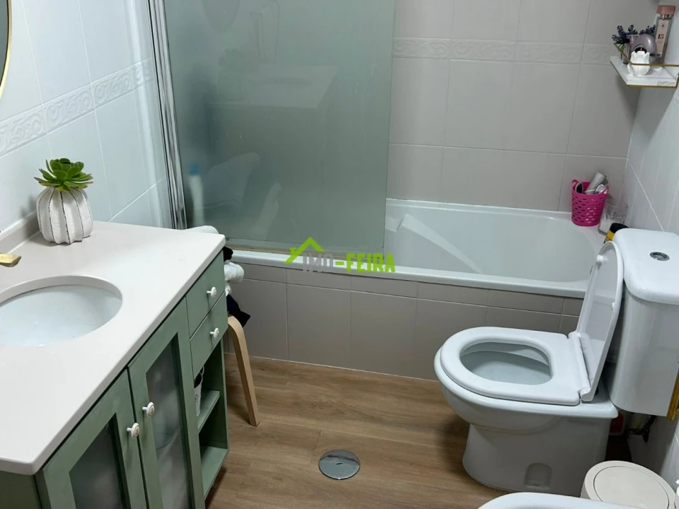 Apartamento T2 para Venda em Arrifana Foto 7