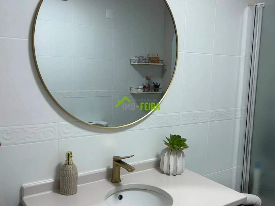 Apartamento T2 para Venda em Arrifana Foto 6