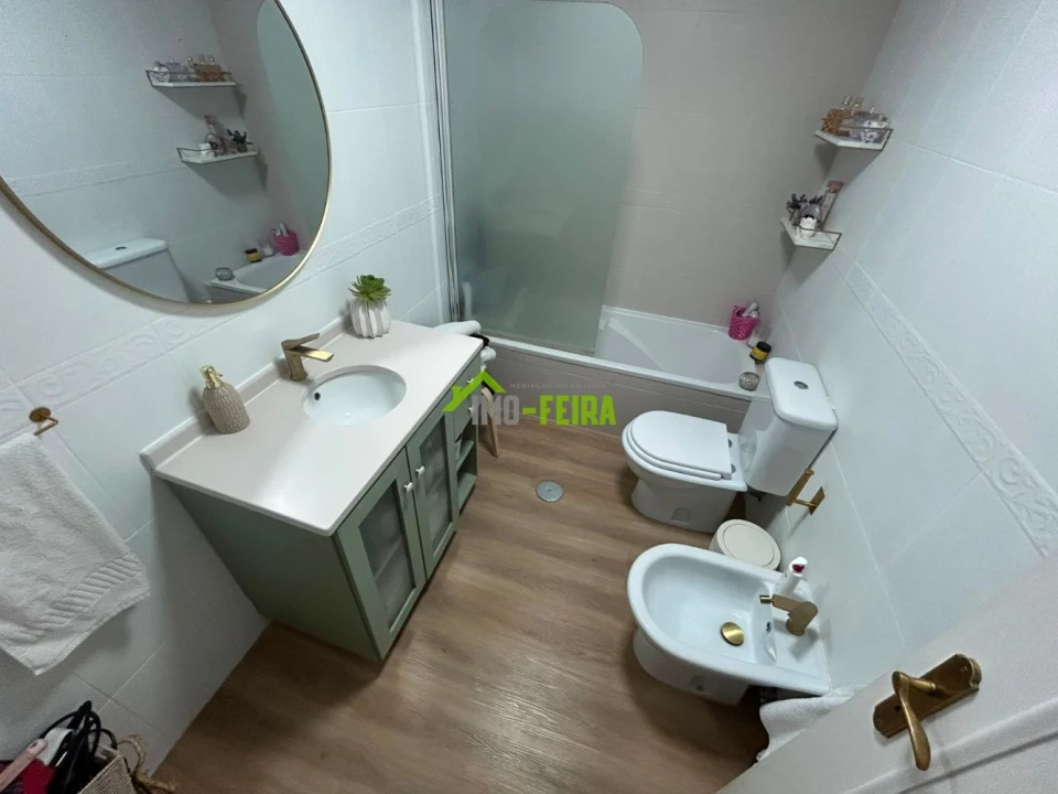 Apartamento T2 para Venda em Arrifana Foto 9