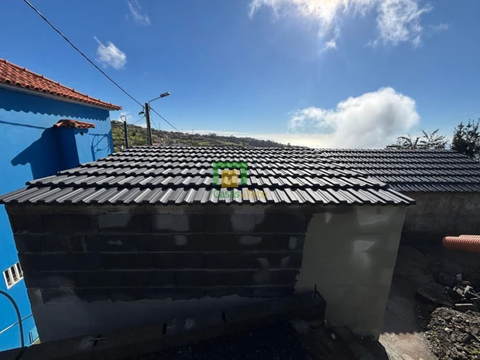 Moradia T2 para Venda em Canhas Foto 3