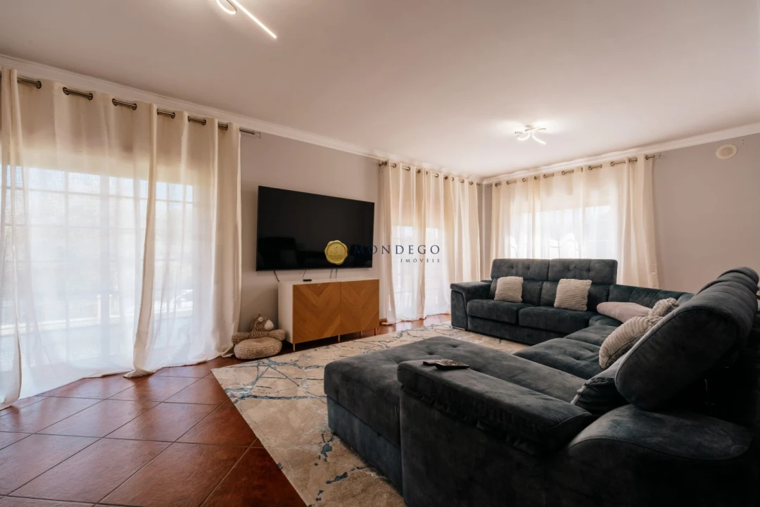 Moradia T4 para Venda em Antuzede e Vil de Matos Foto 8