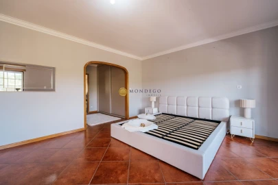Moradia T4 para Venda em Antuzede e Vil de Matos