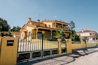 Moradia T4 para Venda em Antuzede e Vil de Matos