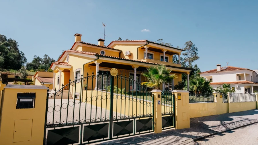 Moradia T4 para Venda em Antuzede e Vil de Matos