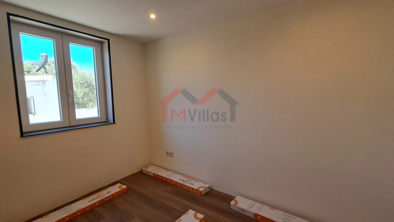 Moradia T2 para Venda em Salir Foto 10