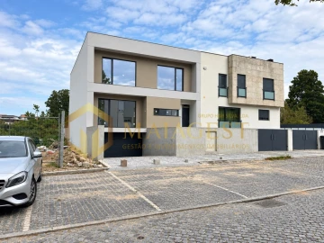 Moradia T3 para Venda em Folgosa