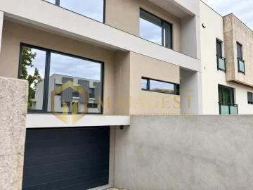 Moradia T3 para Venda em Folgosa